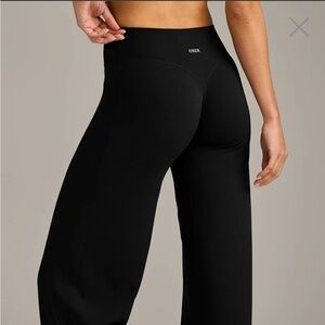 SOFTMOTION™ STRAIGHT LEG BOTTOMS WITH GRAY LOGO